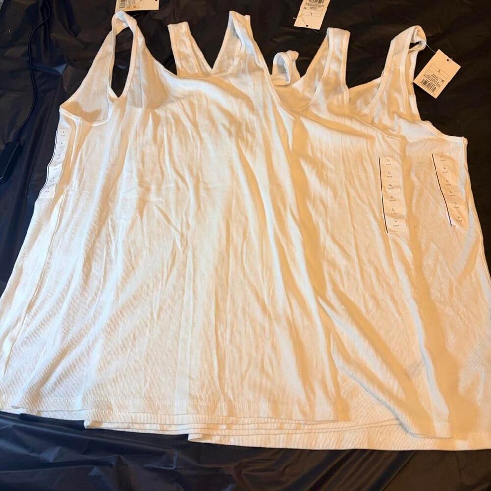White tank top bundle